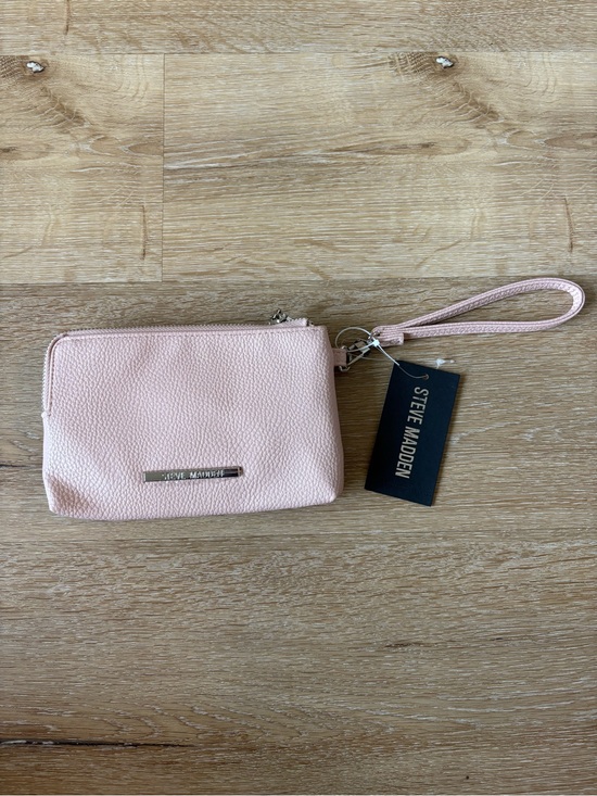 Steve Madden Handbags - NWT Steve Madden Blush Pink Wristlet Wallet